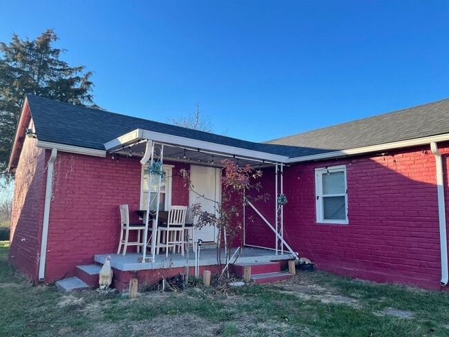 Photo - 319 E Oak St