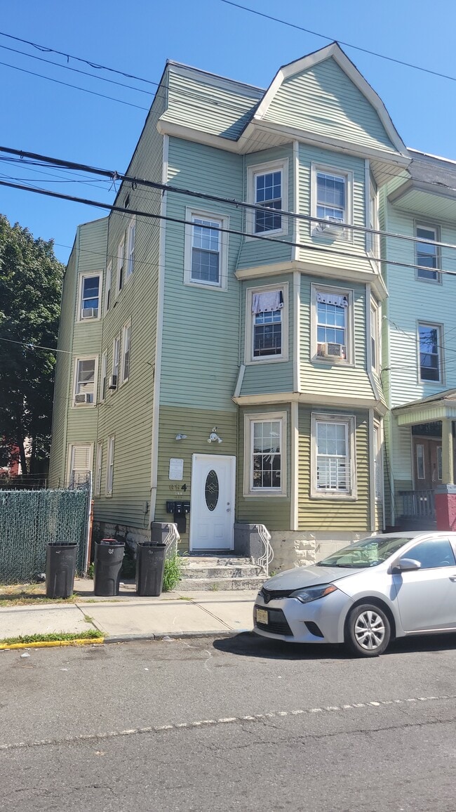 Front - 654 S 19th St Unit #1
