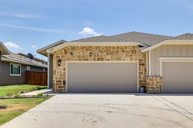 Photo - GORGEOUS 4 BEDROOM DUPLEX LOCATED IN MIDLOTHIAN ISD!