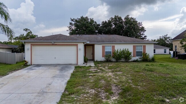 Building Photo - "Freshly Painted 3-Bed  with 2 Baths Home ...