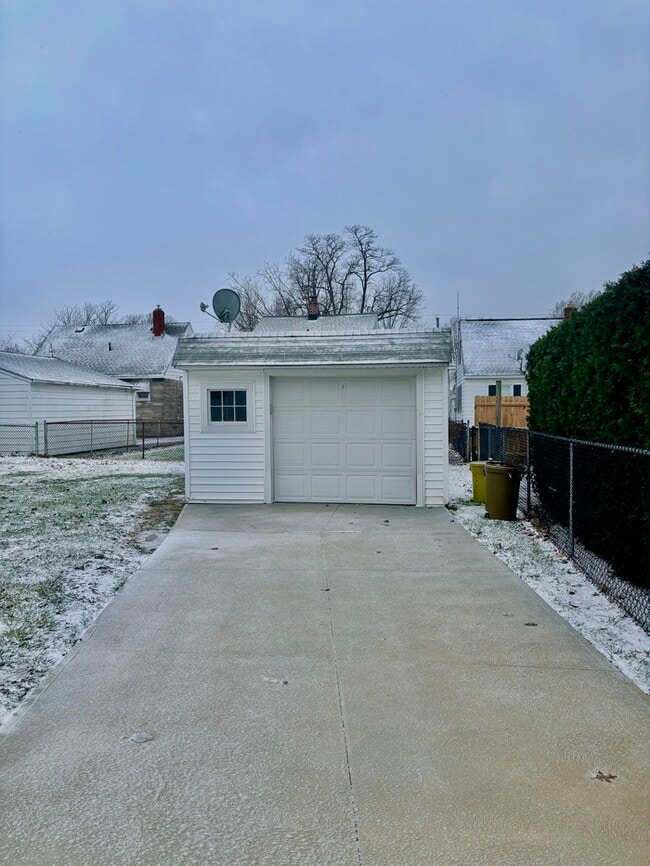 Photo - Newly Renovated 3BR 2BA Home w/ Garage + Washer/Dryer in the heart of Wickliffe, OH.