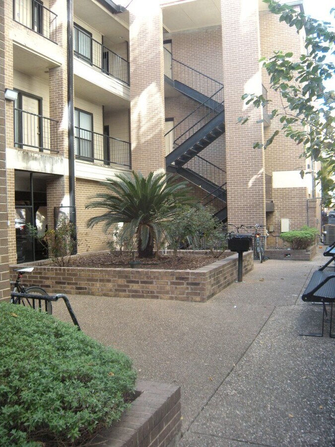 Photo - K632 - Twelve Oaks #304 Unit 304
