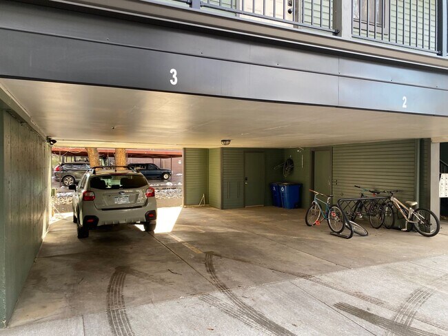Photo - Pre-Lease: Updated 2 Bed 2 Bath Downtown C... Unit 9
