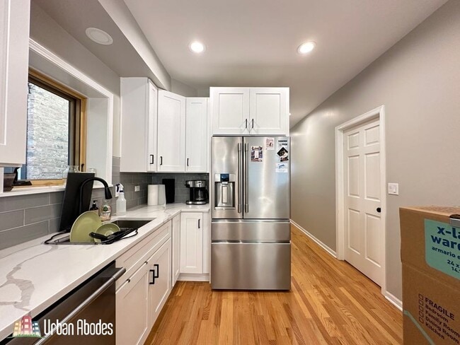 Photo - 1424 N Bosworth Ave Unit J05W