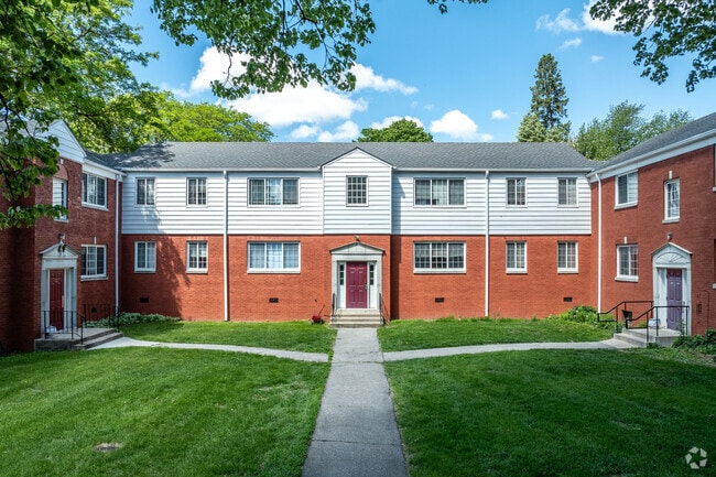 Photo - Franklin Court Apartments