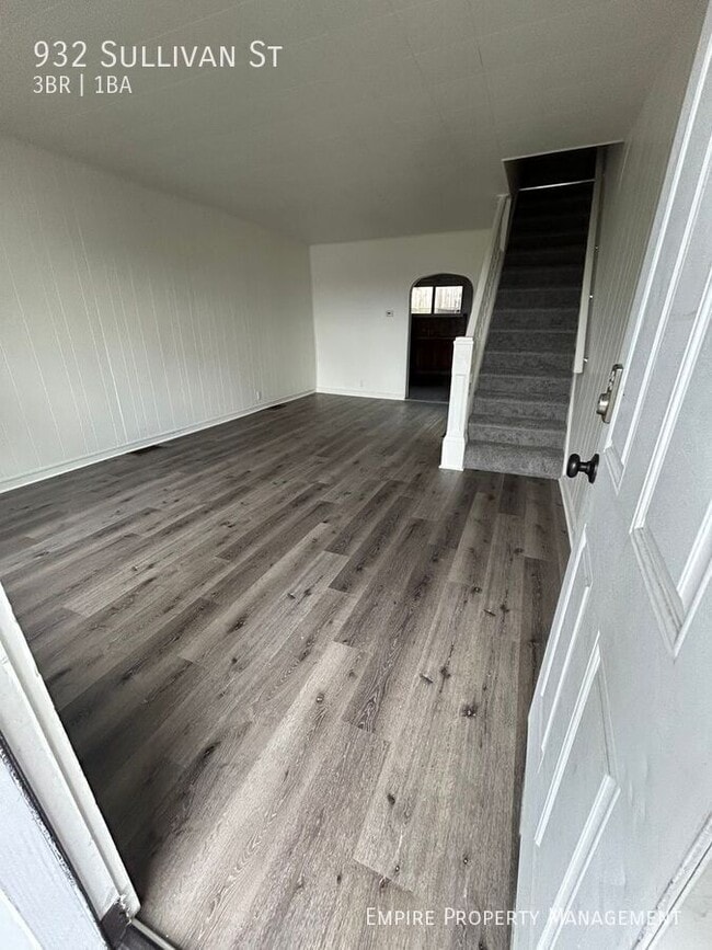 Photo - 932 Sullivan St