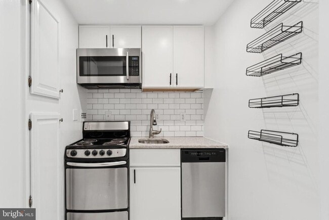 Building Photo - 1718 Corcoran St NW Unit 23