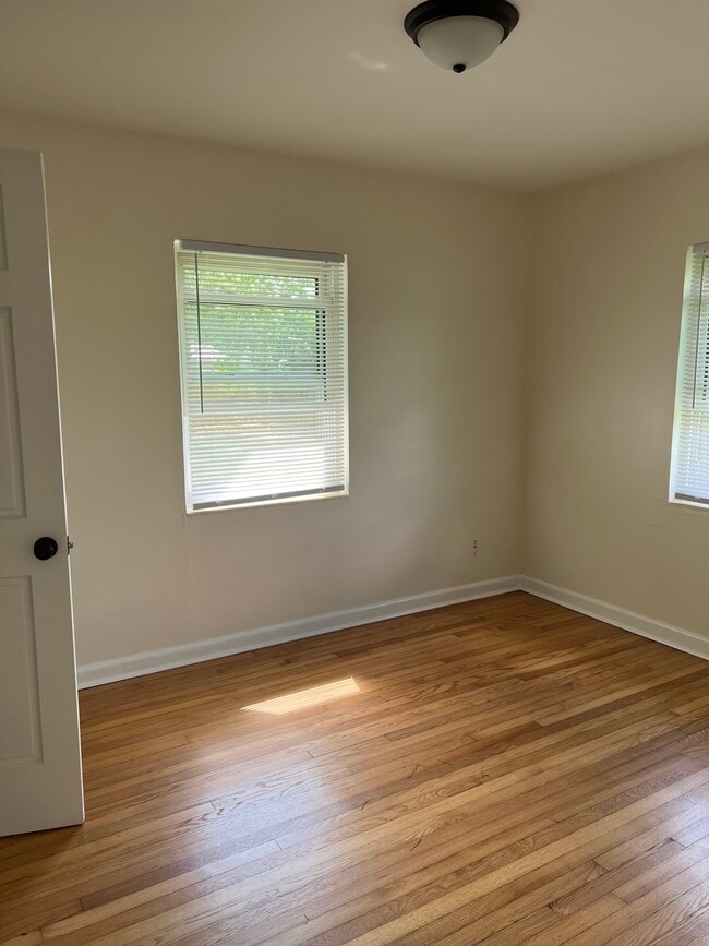 Photo - 121 Leon Ave