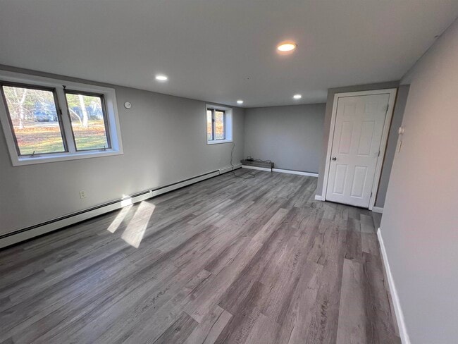 Building Photo - 32 Forest Rd Unit 2