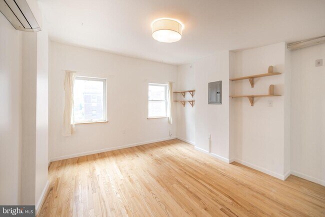 Photo - 711 W Thompson St Unit 3F