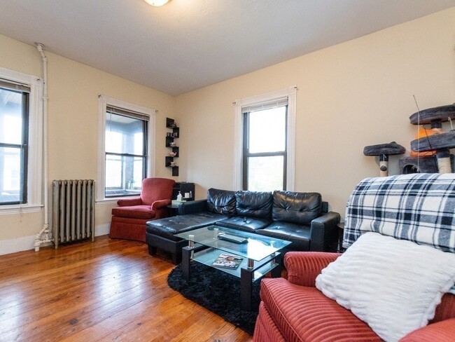 Building Photo - 17 Cushman Rd Unit 1 Rental