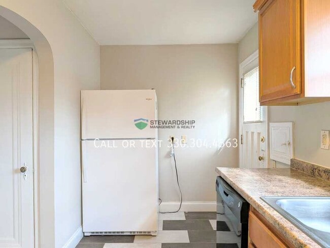 Photo - 1303 23rd St NE