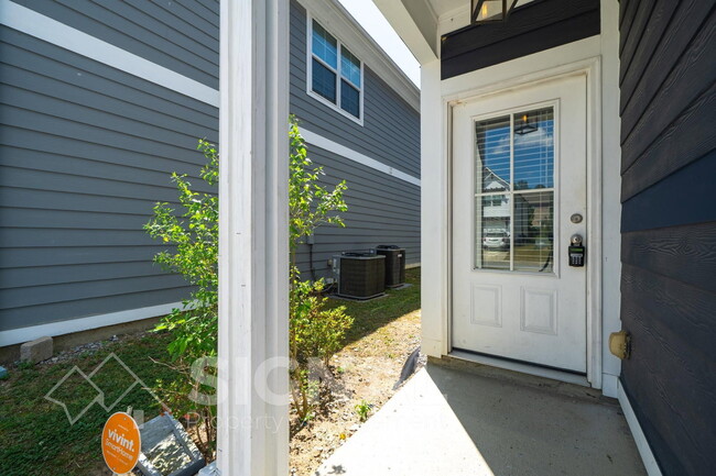 Photo - 215 Creek Run Way