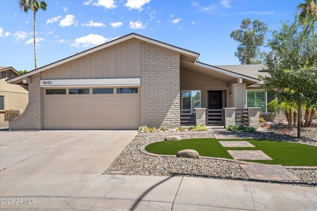 Building Photo - 8642 E San Bruno Dr