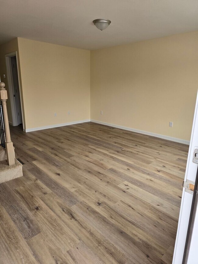 Photo - Megway Ct. (2-5) Unit 5E