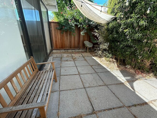 Photo - 10567 National Blvd. Apts.