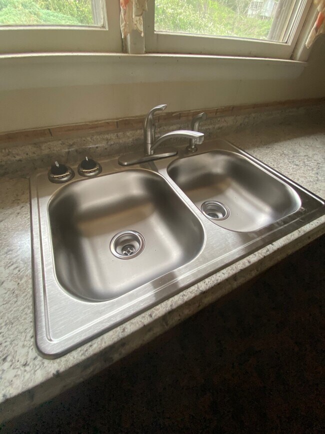 Photo - 186 Deerfield St