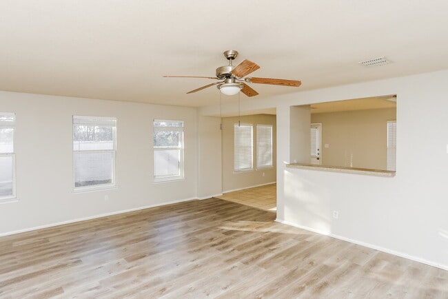 Photo - 745 Capricorn St
