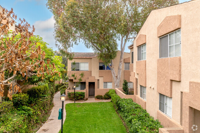 Courtyard - Elan Playa Mar Apartments