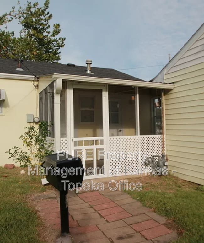 Photo - 2300 SW Eveningside Dr