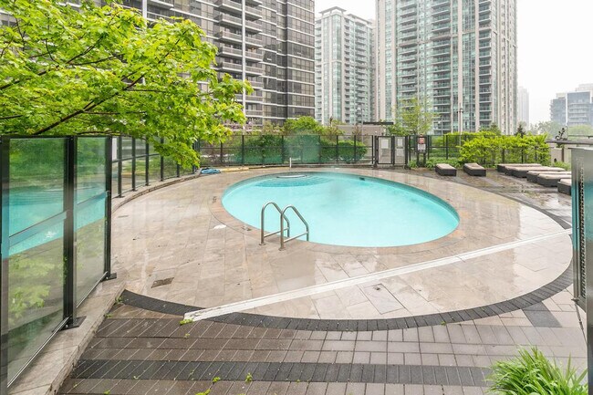 Photo - 9 Sheppard Ave E Unit ID1345880P