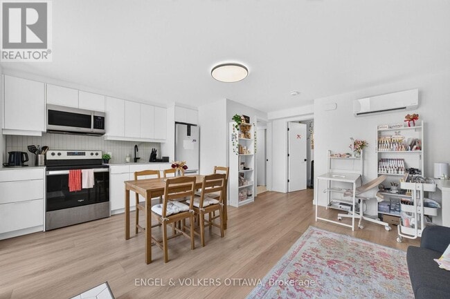 Photo - 117 Carruthers Ave