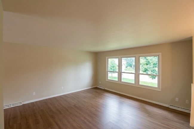 Photo - 451 Bonnie Rd
