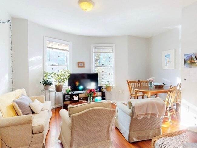 Photo - 32 S Huntington Ave Unidad 1