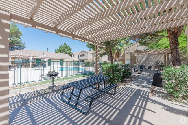 Bbq Area - Brookstone