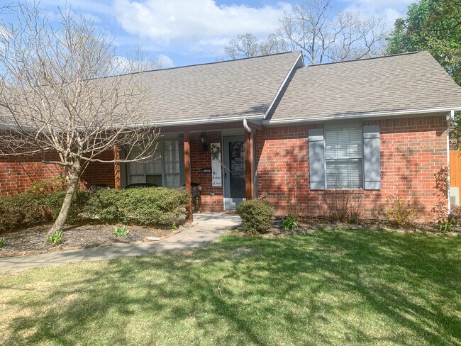Photo - 1683 Sarah Ln House