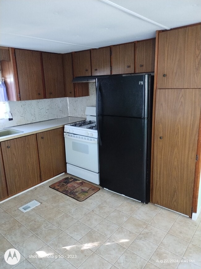 Gas stove and refrigerator included - 113 Trudy Ave