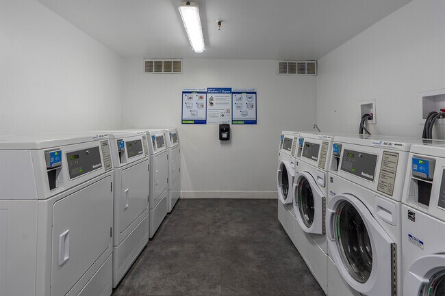 Photo - Canterbury Court