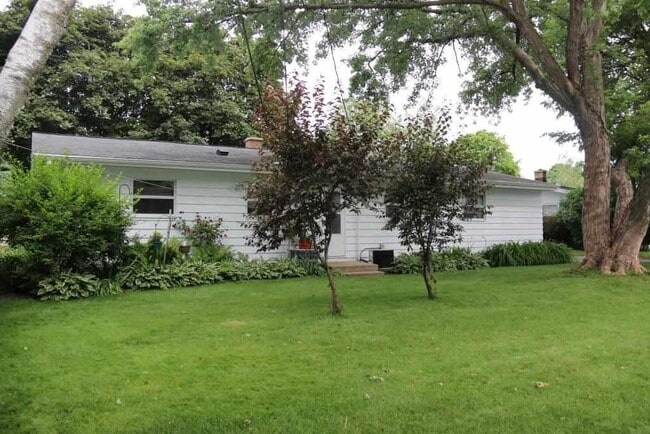 Photo - Updated Madison West, Three Bedroom, 1.5 Bathroom Duplex Unit 2017-01 Left