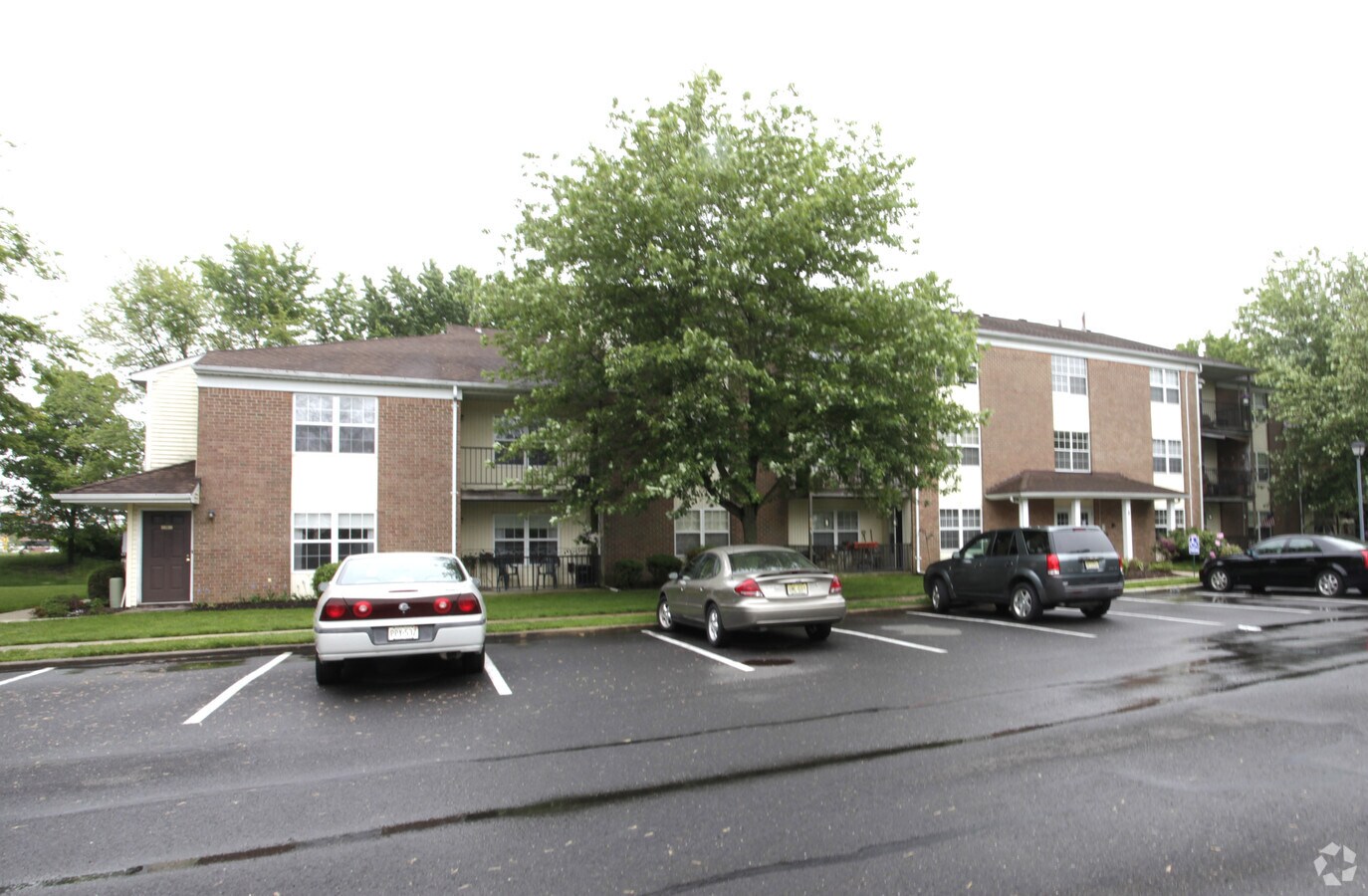 Briarwood Apartments - Briarwood Apartments