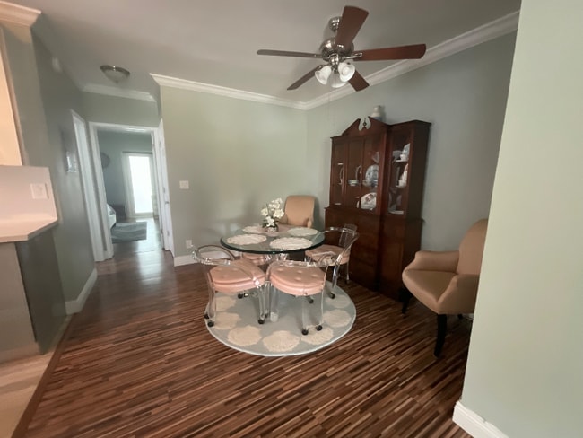 Photo - 7327 Dickens Ave Unidad 4