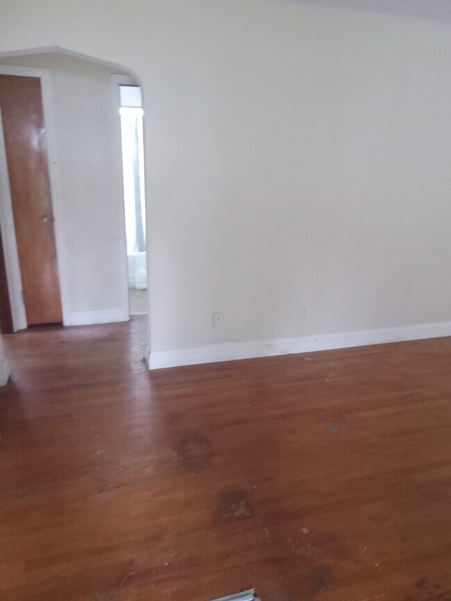 107 Weedon Dr