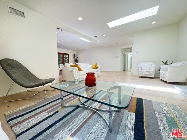 7586 Woodrow Wilson Dr