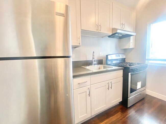 Photo - 5557 Carlton Way Unit 17