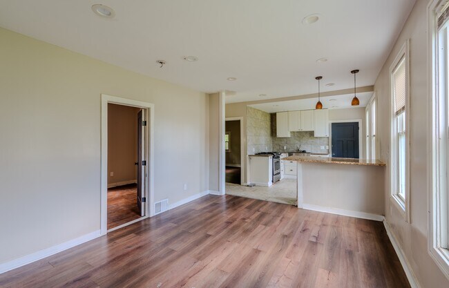 Photo - 908 W Hadley St Unit 908