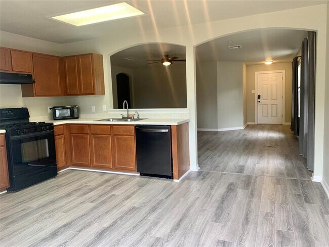 Photo - 112 Alexis Way