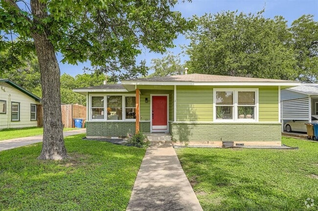 Building Photo - 7717 Woodrow Ave Rental