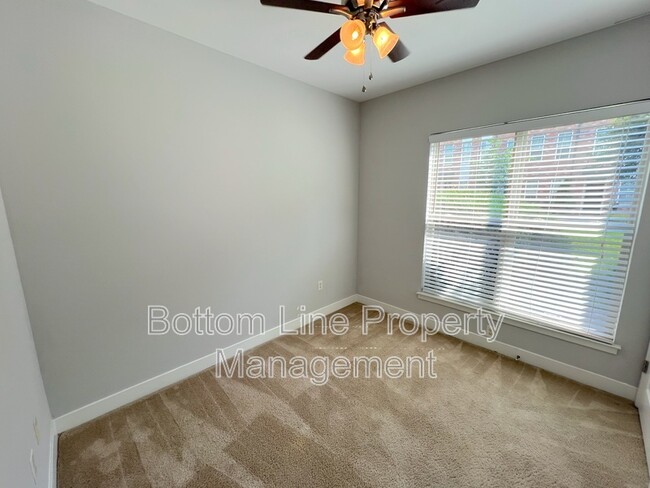 Photo - 841 Seigle Point Dr