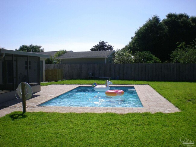 11606 Chanticleer Dr