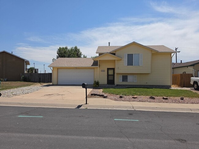 Building Photo - ALL PROSPECTIVE TENANTS MUST SUBMIT A $58 NON-REFUNDABLE APPLICATION FEE PER APPLICANT ONLINE AND...