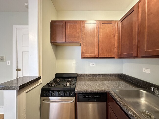 Photo - 823 W Wolfram St Unit 903