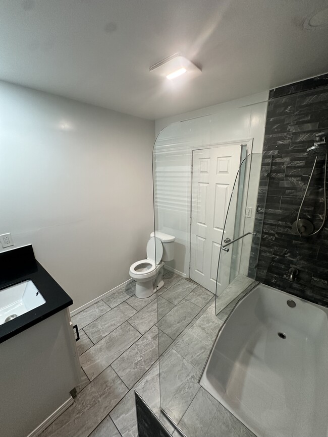 556 W 92nd St