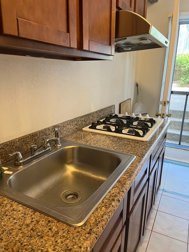 Photo - 16 Victoria St Unit House