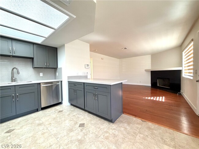 920 Rockview Dr Unit 101
