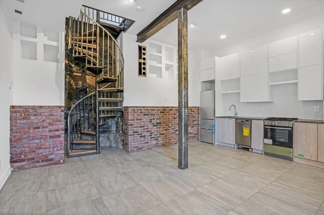 Building Photo - 9009 Riverside Pl Unit 1