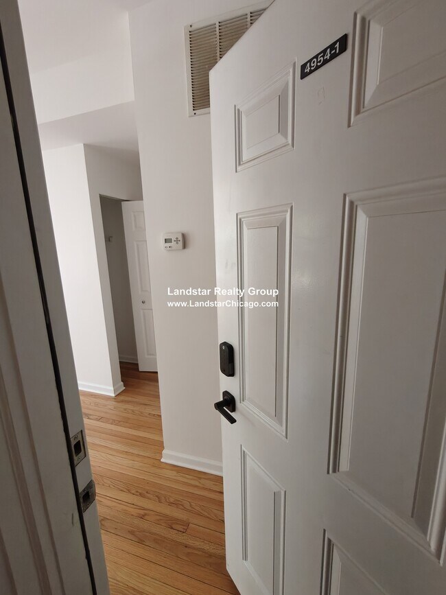 Photo - 4946 N Ridgeway Ave